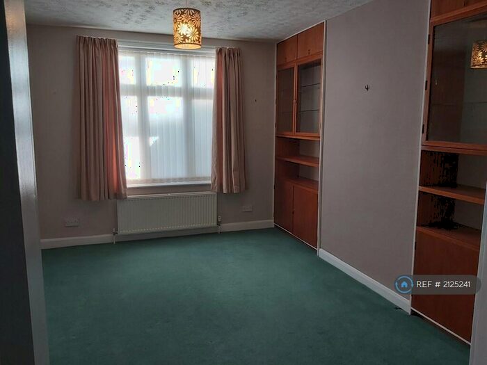 3 Bedroom Semi-Detached House To Rent In Water Eaton Road, Bletchley, Milton Keynes, MK2