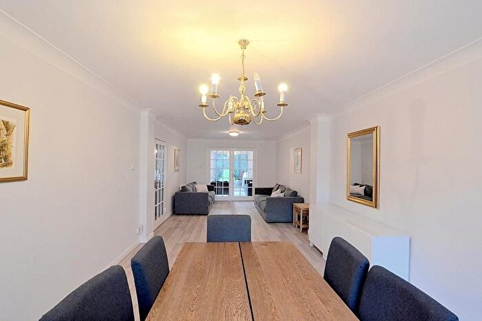 4 Bedroom Detached House To Rent In Freston Park, Finchley Central, N3