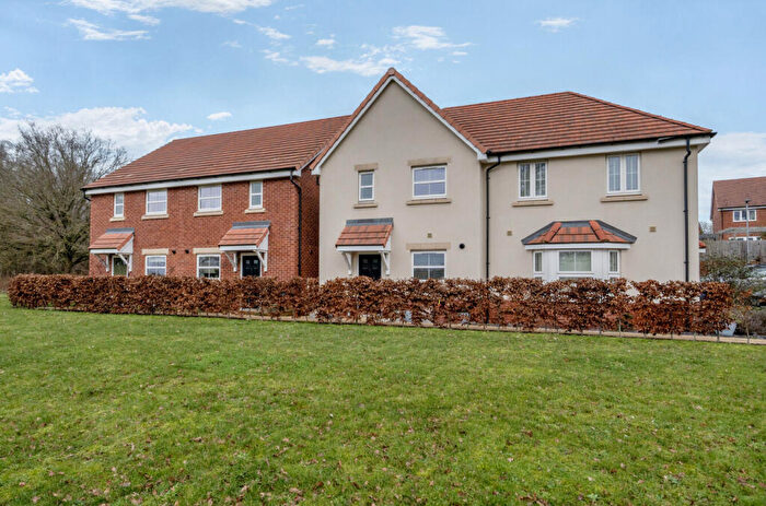 3 Bedroom Semi Detached House For Sale In Chapman Drive, Binfield, Bracknell, RG42