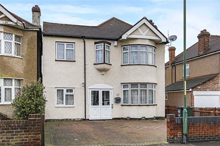 5 Bedroom Detached House For Sale In King Edward Avenue, West Dartford, Kent, DA1