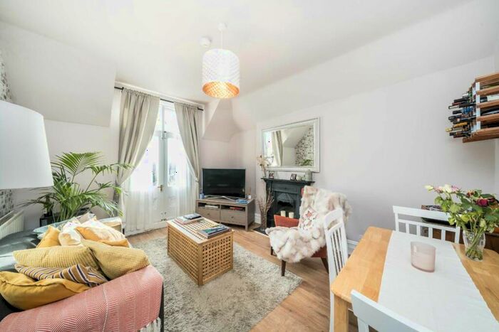2 Bedroom Flat To Rent In Cormont Road, Camberwell, SE5
