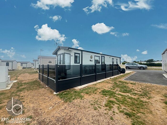 3 Bedroom Mobile/park Home For Sale In Low Road, Harwich, CO12