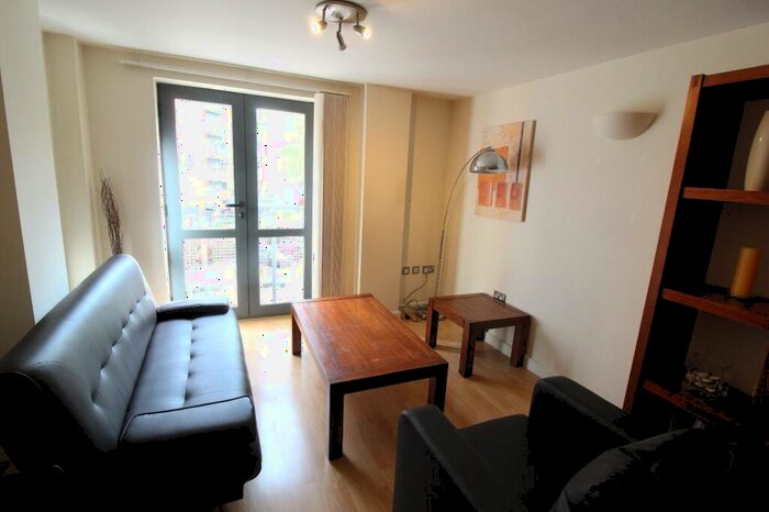 2 Bedroom Flat To Rent In City Walk, Leeds, West Yorkshire, LS11