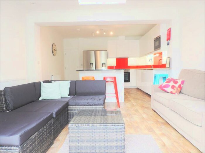 6 Bedroom Semi-Detached House To Rent In Weston Rd, Guildford, GU2