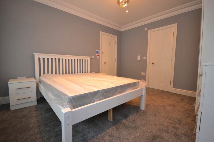 1 Bedroom Detached House To Rent In Southcote Road, Reading, RG30