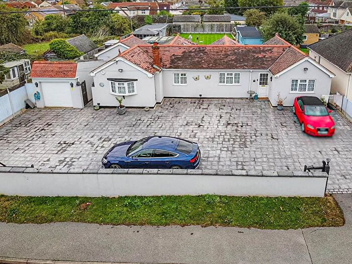 4 Bedroom Detached Bungalow For Sale In The Drive, Mayland, Chelmsford, CM3
