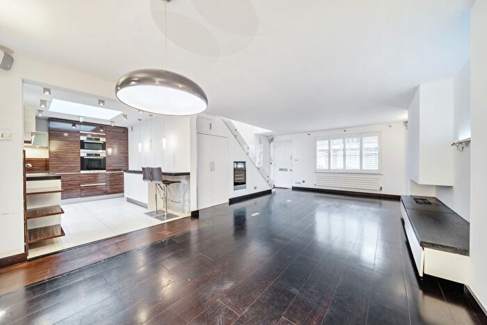 3 Bedroom Mews To Rent In Onslow Mews West, London, SW7