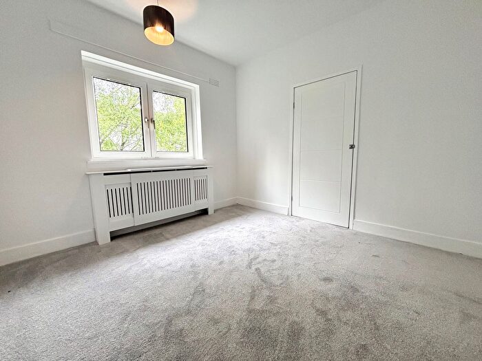 3 Bedroom Flat To Rent In Lochlea Road, Glasgow, G43
