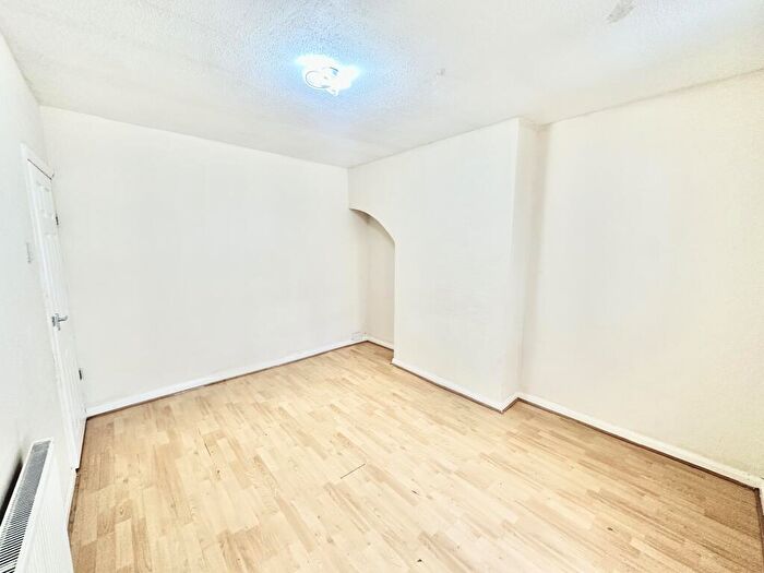 3 Bedroom House To Rent In Uphall Road, Ilford, IG1