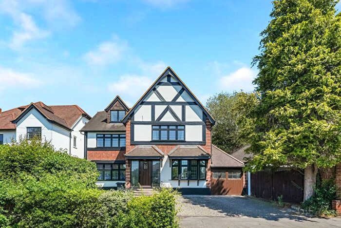 6 Bedroom Detached House For Sale In The Dell, Woodford Green, IG8