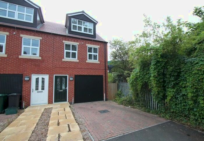 2 Bedroom Town House To Rent In Godfrey Street, Netherfield, NG4