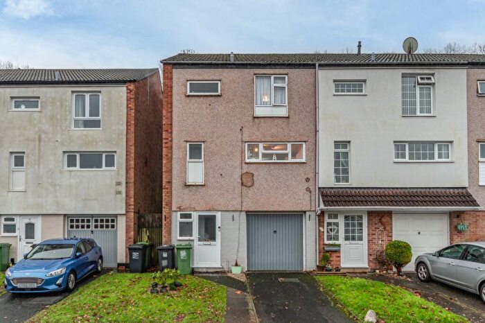 3 Bedroom End Of Terrace House For Sale In Highland Way, Greenlands, Redditch, B98