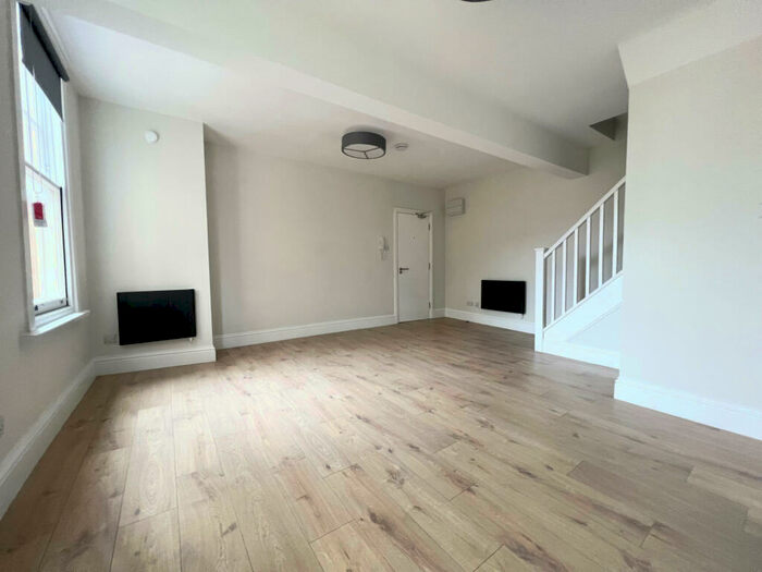 1 Bedroom Apartment To Rent In Station Road, Winchmore Hill, N21