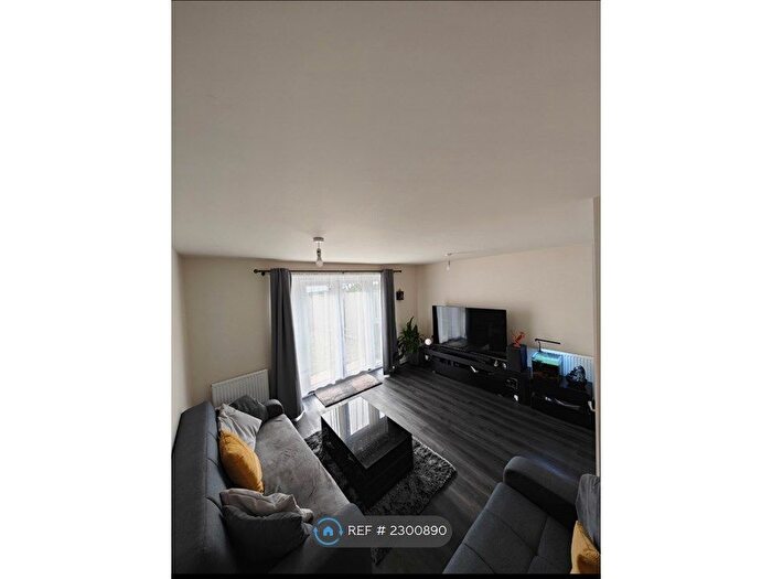 2 Bedroom Semi-Detached House To Rent In Ashcott Avenue, Leicester, LE4