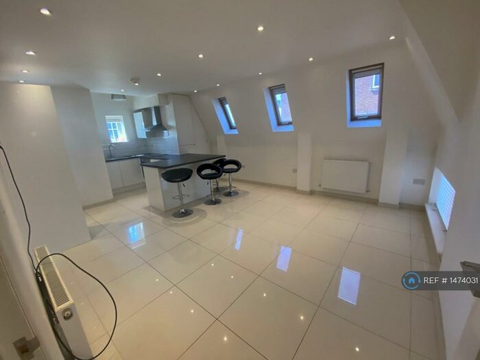 2 Bedroom Flat To Rent In Wayside, London, NW11