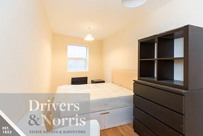2 Bedroom Flat To Rent In Hornsey Road, Holloway, London, N7
