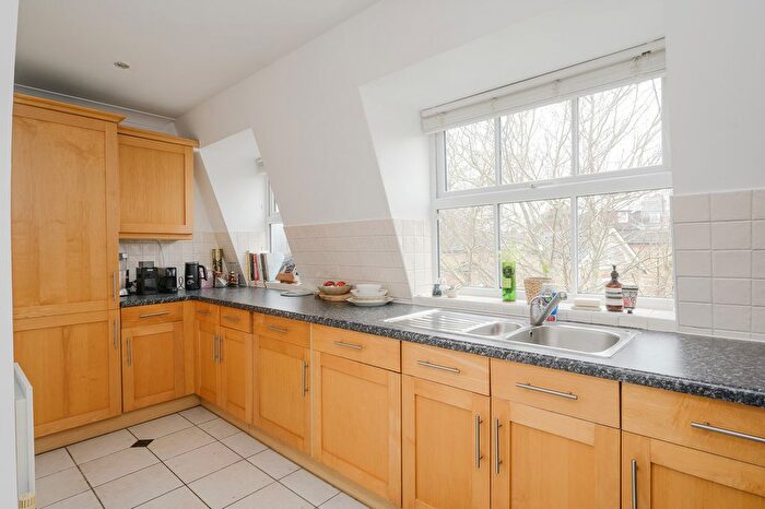 1 Bedroom Flat To Rent In Layton Place, Kew, Tw, TW9