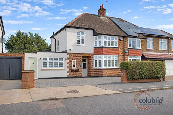 4 Bedroom Semi-Detached House For Sale In Buxton Road, Grays, RM16