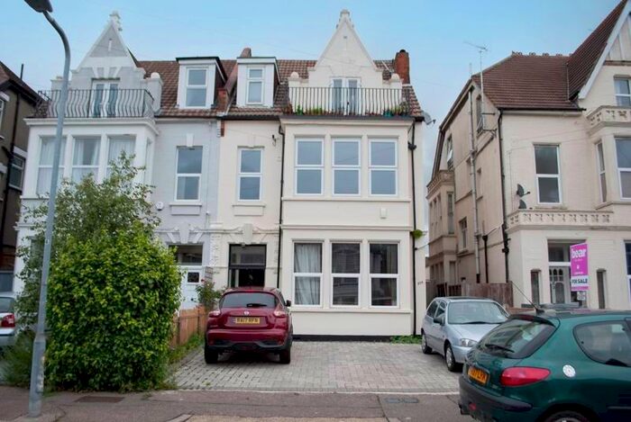 2 Bedroom Flat To Rent In Finchley Road, Westcliff-On-Sea, Essex, SS0