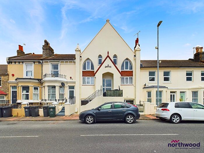 1 Bedroom Flat To Rent In Beamsley Road, Redoubt, Eastbourne, BN22
