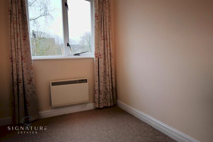 2 Bedroom Flat For Sale In Cotterells Hill, Hemel Hempstead, HP1