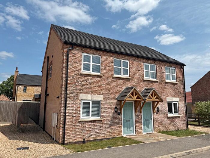 3 Bedroom Semi-Detached House For Sale In Cleveland Avenue, North Hykeham, LN6