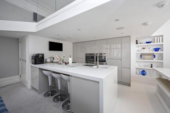 3 Bedroom Flat For Sale In Eaton Gardens, Hove, East Sussex, BN3