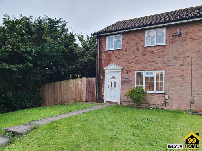 3 Bedroom Semi-Detached House To Rent In Barnston Close, Luton, Bedfordshire, LU2