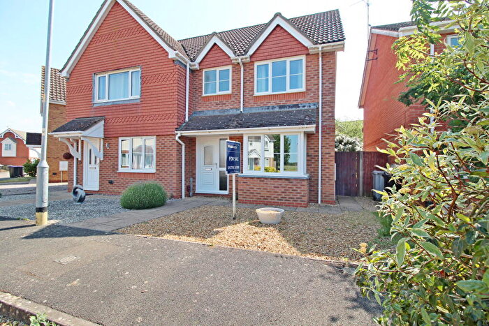 3 Bedroom Semi Detached House For Sale In Ryefield, Langtoft, Lincolnshire, PE6