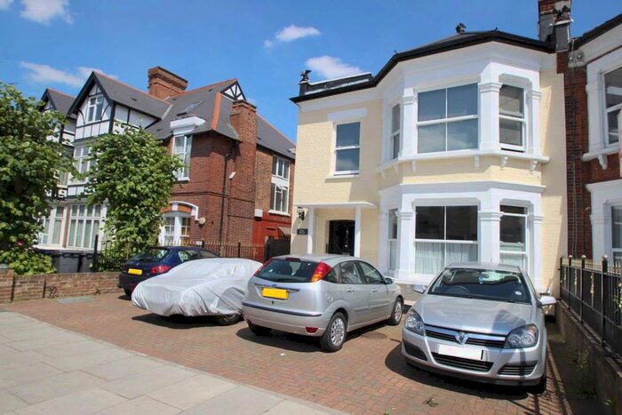 2 Bedroom Flat To Rent In High Road, Whetstone, London N20