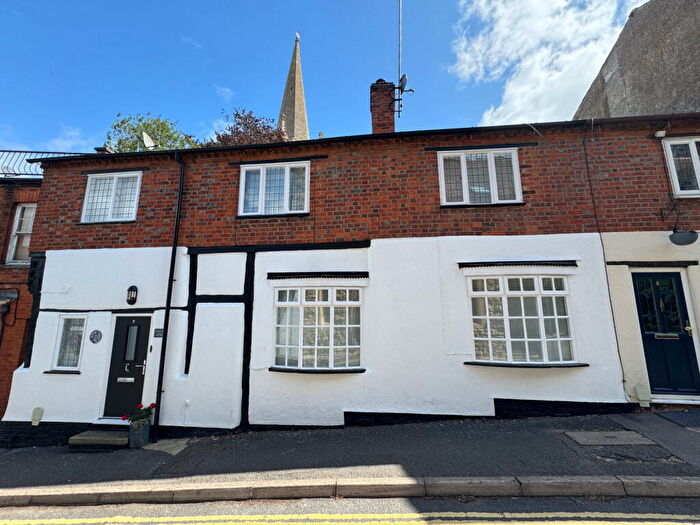 3 Bedroom Terraced House For Sale In St Rumbolds Lane, Buckingham, MK18