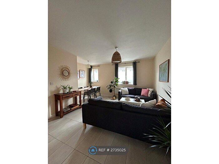 2 Bedroom Flat To Rent In Manchester Court, London, E16