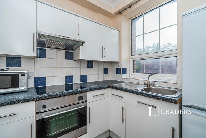 2 Bedroom Flat To Rent In Albert Road South, Southampton, SO14