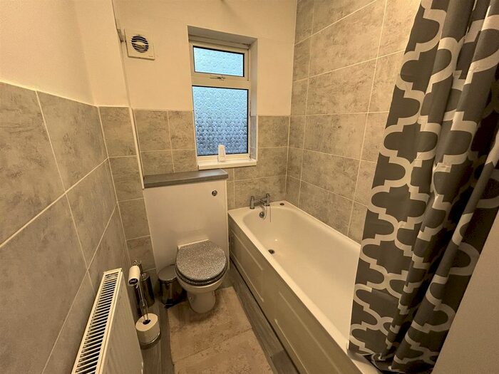 1 Bedroom Flat To Rent In Vicarage Court, Vicarage Lane, Gravesend, DA12