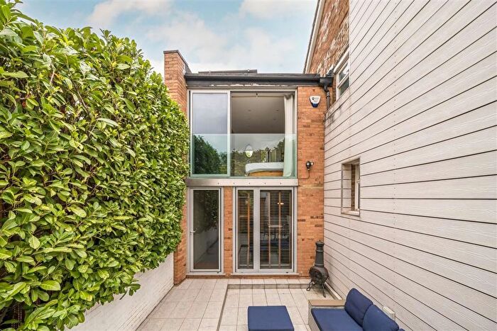 2 Bedroom Property For Sale In Lyham Road, Brixton, SW2