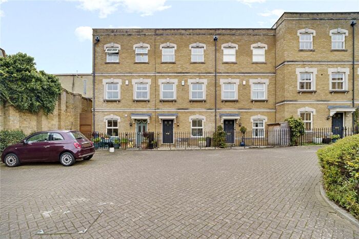 4 Bedroom Detached House For Sale In Turner Place, SW11