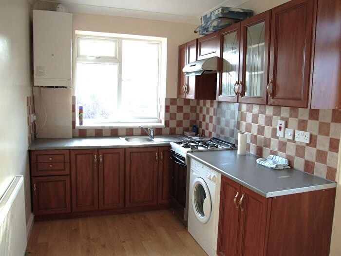 1 Bedroom Flat To Rent In Chalk Hill, Watford, WD19