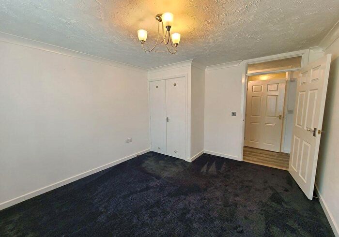 1 Bedroom Flat For Sale In Hawkers Close, Totton, Southampton, SO40