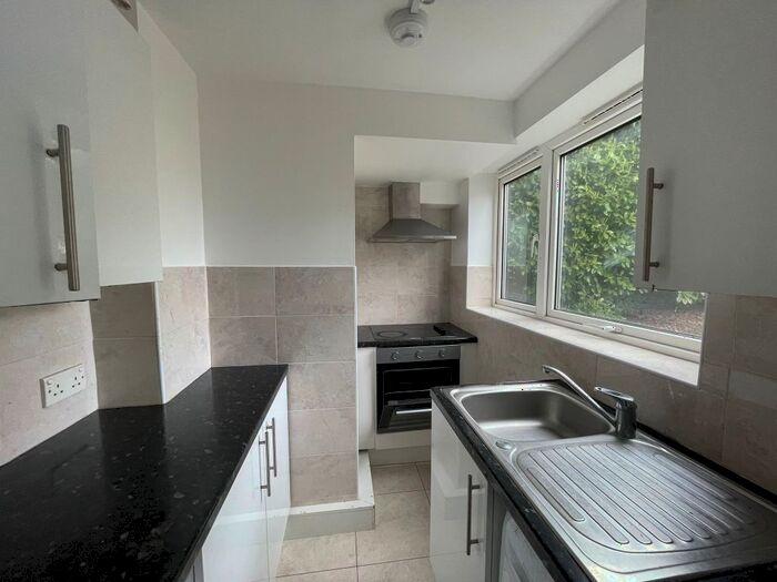 1 Bedroom Flat To Rent In Gainsborough Road, London, N12