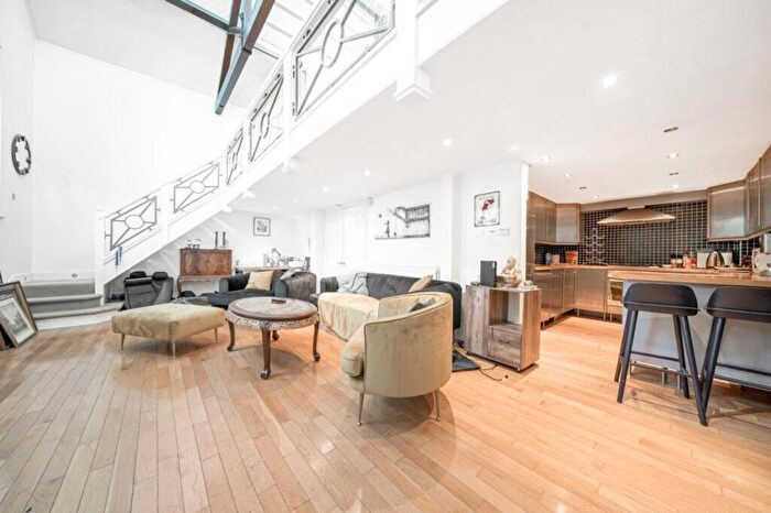 2 Bedroom Apartment For Sale In Rowanwood Avenue, Sidcup, DA15