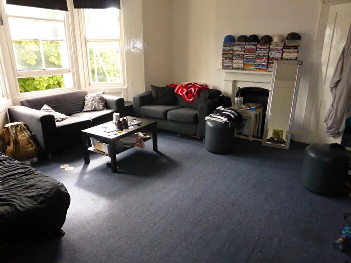 3 Bedroom Flat To Rent In Ditchling Rise -, P11