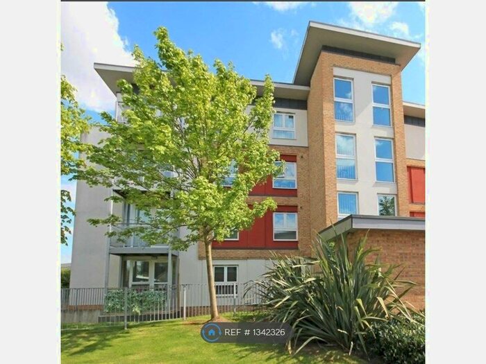1 Bedroom Flat To Rent In Langhorn Drive, London - Twickenham, TW2