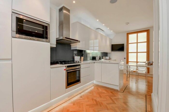 3 Bedroom Mews To Rent In Atherstone Mews, South Kensington, London, SW7