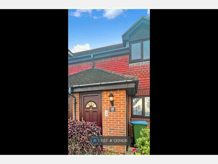 2 Bedroom Flat To Rent In Villa Plage. 154-160 Elmer Road, Bognor Regis PO22