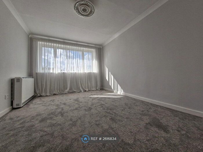 2 Bedroom Maisonette To Rent In Gresswell Close, Sidcup, DA14