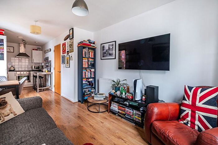 1 Bedroom Flat To Rent In Wingate Square, London, SW4