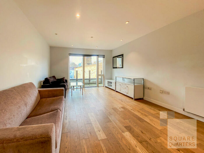 3 Bedroom Flat To Rent In Heneage Street, Shoreditch, E1