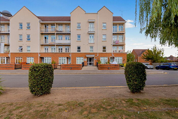 1 Bedroom Flat For Sale In Magdalene Gardens, Whetstone, N20
