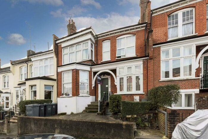 Flat To Rent In Woodland Rise, London, N10