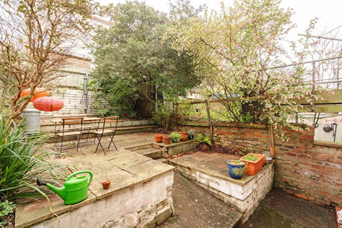 1 Bedroom Flat For Sale In Kensal Road, Victoria Park, Bristol, BS3